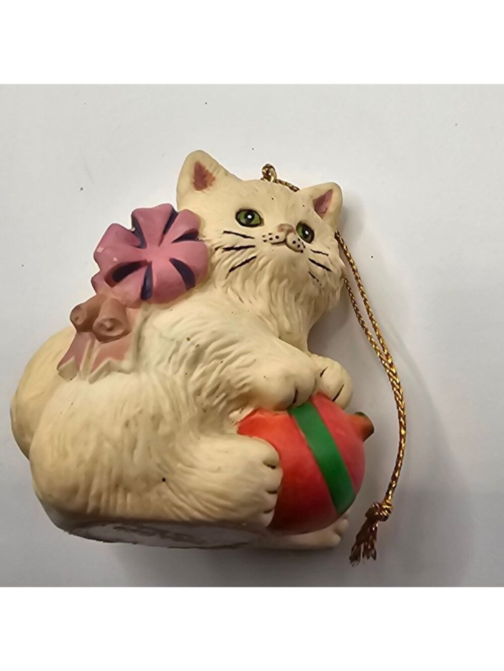 Cat Figurine Christmas Ornament With Bow & Ball Tom Wat 1989 Holiday Decor Vinta